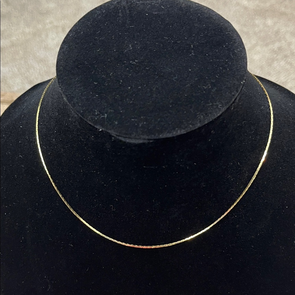 Elegant Gold Necklace